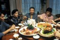 经典回顾｜重看《饮食男女》：一桌菜，能修复一个家吗？