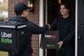 游戏也能点外卖？GameStop 入驻 Uber Eats，主机配件都能送到家