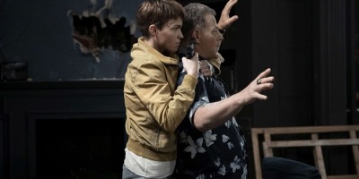 基哥、唐老大都合作过！露比萝丝《夺命守门人》展最狂暴力美学