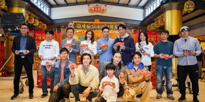 台湾不老车神坐镇《冲吧！周大隆》　邵雨薇执教鞭与鲁蛇温昇豪谱暧昧情