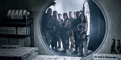 Netflix电影《活屍大军》上线日公开！《星际异攻队》德克斯闯赌城疫区行抢