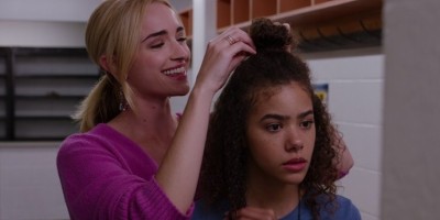 泰勒丝公开批评风波後！Netflix续订美剧《金妮与乔治娅》第二季