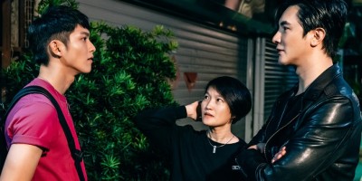 谢佳见开箱《酷盖爸爸》吻戏！自爆鼻屎蟑螂屎都吃过