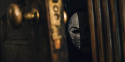 《孤儿怨》幕後团队打造！《通灵女校》超模女星自爆公寓到处都是鬼