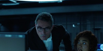 从哪一集开始看都可以！炸鸡叔主演Netflix创新劫案剧集《万花筒》首曝剧照