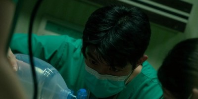 王柏杰《疫起》挑战从影最困难演出！三层防护衣上身狂飙汗