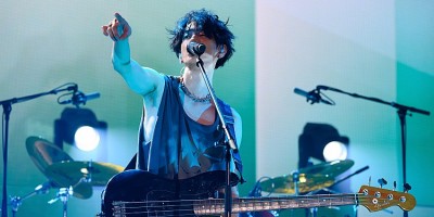 《玻璃之心》佐藤健：从天堂医生、绯村剑心到乐团主唱，成为“糖粉”的洗脑8步骤