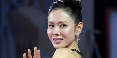 红毯争锋：孙艺珍透视装惊艳威尼斯，李秉宪为何说朴赞郁新作最商业？