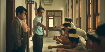 李李仁入戏太深挥鸡毛掸子打伤手，竟逼出新人演员的“银幕第一哭”？