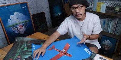 《红猪》海报背后的秘密：设计师方序中为何哽咽？一份献给飞行员外公的礼物