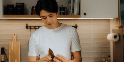 胡宇威恋上“甜点系女孩”？新作揭秘：料理与爱情，都需要时间慢炖