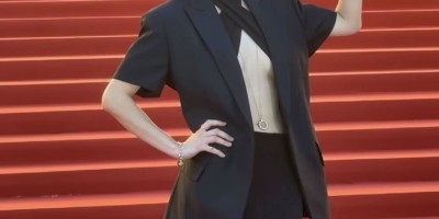 香港电影金像奖红毯火力全开：梁雍婷深V吸睛，王丹妮礼服小插曲成焦点