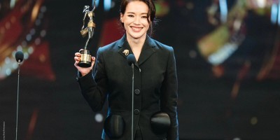 舒淇凭《女孩》夺香港电影金像奖新晋导演：自嘲“不是我更强，是我太老了”