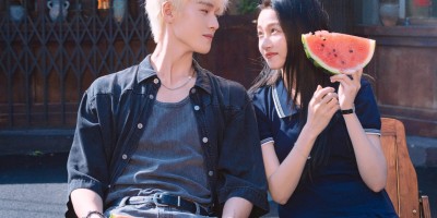 关晓彤李昀锐“狗仔视角”牵手勾肩甜度拉满，《耀眼》未播先热