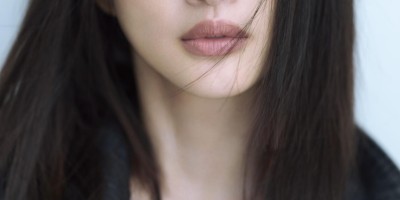 跳出舒适圈！林依晨重回剧场经典，新生代“小水原希子”气场全开