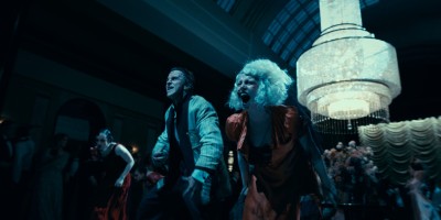 克里斯汀·贝尔深情告白“我是怪物”：电影《致新娘》首映口碑大爆，开启朋克视觉革命