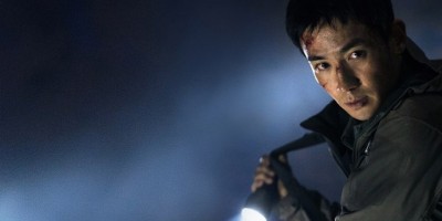 海外票房突破19亿！朱一龙主演《峰爆》雨中攀岩搏命演出