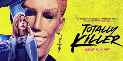 恐怖喜剧《Totally Killer》曝预告！「莎宾娜」同台茱莉鲍温、朴蓝道缉捕万圣夜杀手