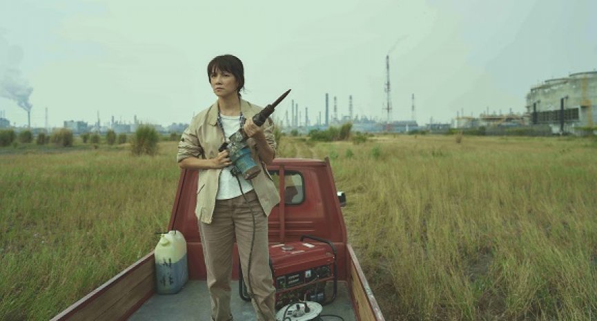李心洁《鳄鱼》女力帅度破表！对抗恶煞被誉