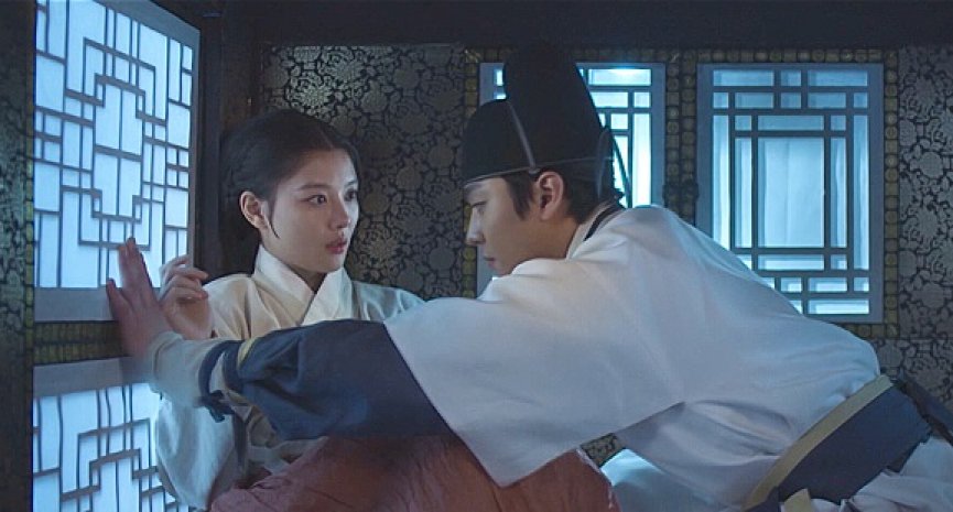 金裕贞绝美古装正式登场！《红天机》初会安孝燮