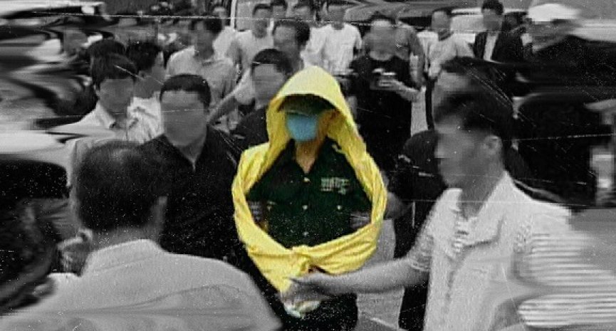 Netflix上架《韩国雨衣杀手：全面追缉柳永哲》！杀20人轰动全韩