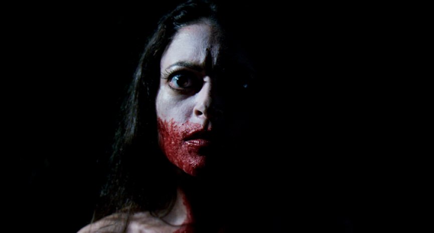 18禁Cult片《妖物》冲上香港Netflix排行前五！怪物女强暴男主变真爱