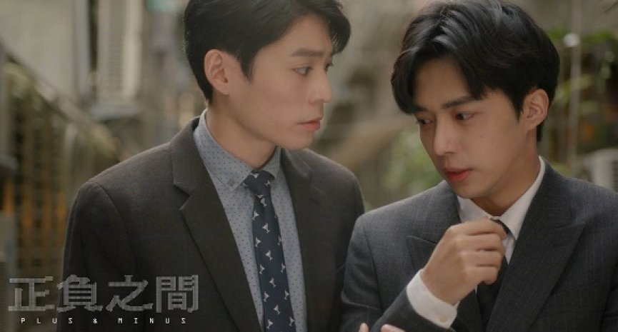 《正负之间》霸道总裁互吻！石承镐曝亲到扭到-DramaClub