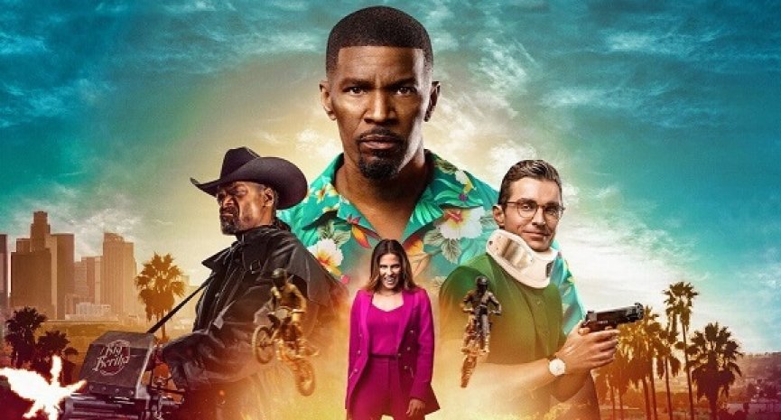 Netflix《打卡猎人》曝正式预告！杰米福克斯携史努比狗狗猎杀吸血鬼