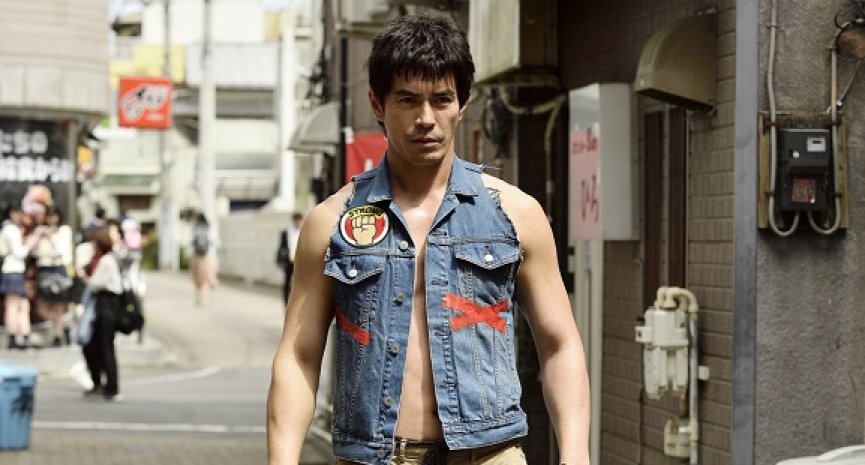 伊藤英明乐当《末日救世主》！当街