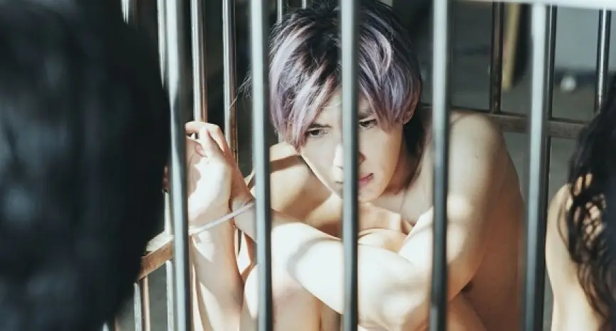 炎亚纶《我愿意》穿四角裤被关大型狗笼!自认 炎亚纶《我愿意》穿四角裤被关大型狗笼!自认