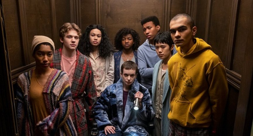 Netflix《午夜故事社》公开剧照！《鬼入侵》主创打造恐怖病院故事