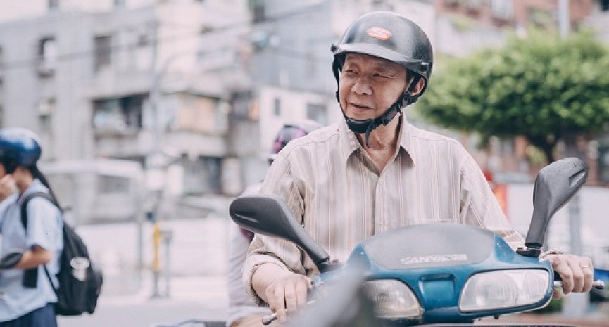 寇世勳《妈，别闹了！》成地表最暖老爸！花絮曝片场斗嘴比莉笑翻全场