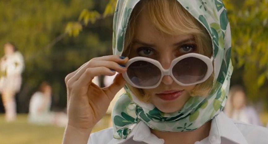 Netflix 电影《复仇好闺蜜》首曝预告！玛雅霍克化身怪咖女向霸凌者复仇