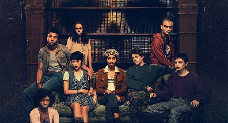 Netflix《午夜故事社》曝正式预告！《鬼入侵》主创打造安宁病院恐怖故事