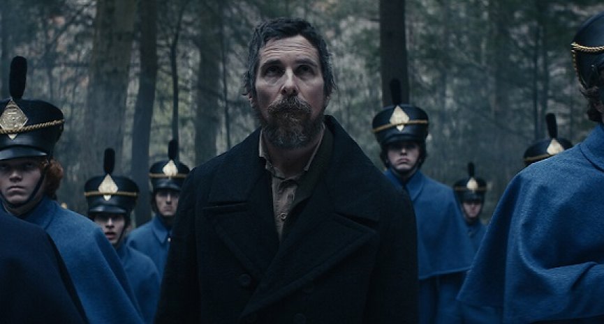 Netflix《淡蓝之眸》首曝预告！克里斯汀贝尔搭档