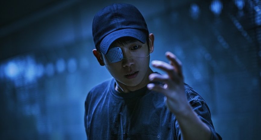 丁海寅独眼超残暴打斗！Disney+猎奇悬疑剧《异感追击：连瞳》三大亮点