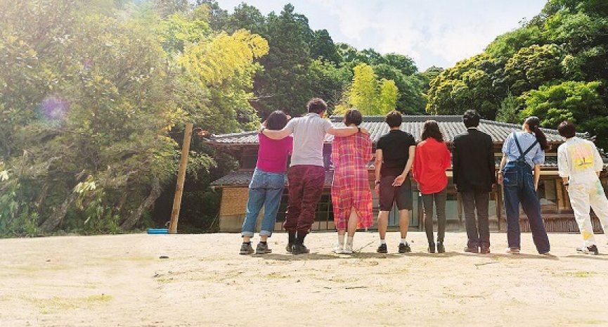 熟龄《双层公寓》？Netflix日综《爱在山林间》7看点大聊性爱火力全开