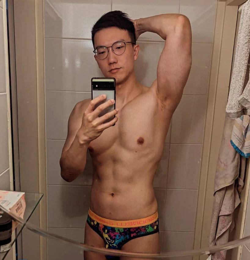 《男生男生配》8 天菜鲜肉 IG 一次看！猛汉秀草一字排开「左右为男」超养眼