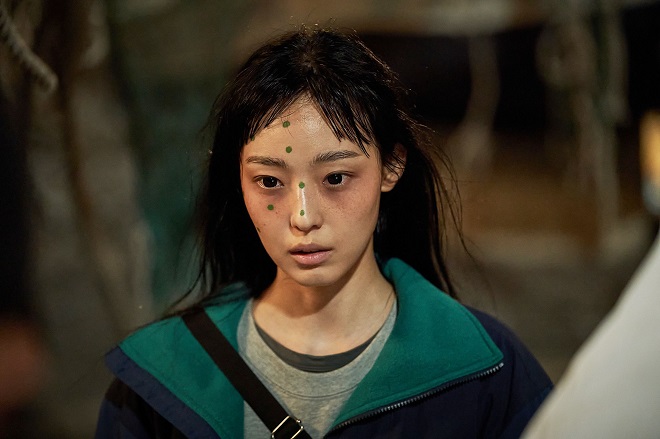 《寄生兽:灰色部队》冲上Netflix第二名!原着作家大赞 乐见不同世界产生新故事 – DramaClub