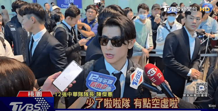 请留意 40 秒起，机场的墨镜陈杰宪访问片段：
