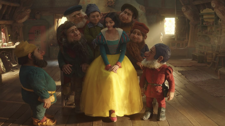 【影评】《白雪公主》：故事毫无高潮起伏过于儿戏，改编后没有更好的平庸之作首图