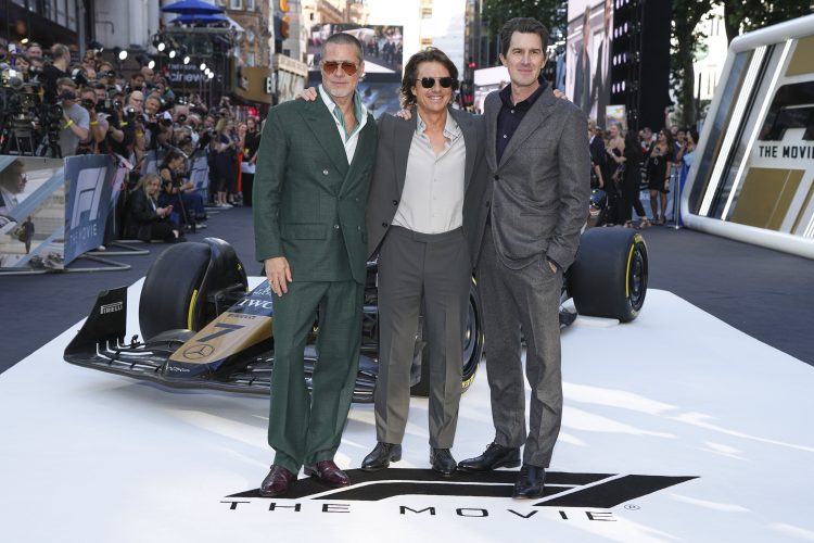 汤姆克鲁斯惊喜现身《F1：狂飙飞车》首映！导演透露：曾想找阿汤哥和布莱德彼特一起演出《极速车王》