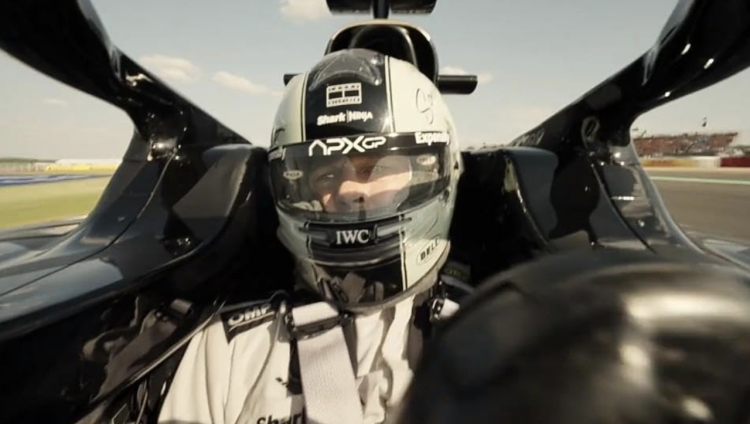 【影评】《F1：狂飙飞车》：300km/h 的刺激！老兵重回竞技赛道，就像本片将老派但有效的夏日娱乐大片带回好莱坞首图