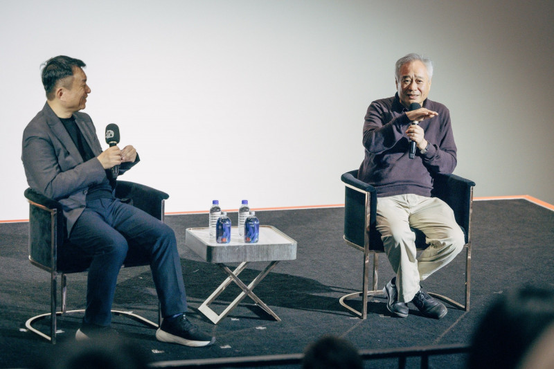  李安 (右) 与金马执委会主席闻天祥再度对谈。