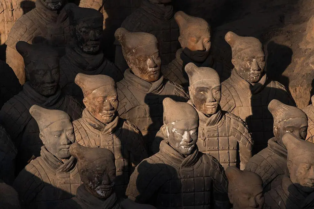 跨越 25 年的“爷青回”:电影版《寻秦记》爆火,是情怀致敬还是消费记忆? 跨越 25 年的“爷青回”:电影版《寻秦记》爆火,是情怀致敬还是消费记忆?