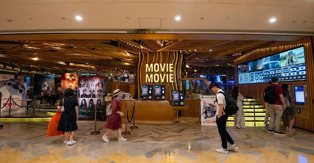 跨越 25 年的“爷青回”:电影版《寻秦记》爆火,是情怀致敬还是消费记忆? 跨越 25 年的“爷青回”:电影版《寻秦记》爆火,是情怀致敬还是消费记忆?