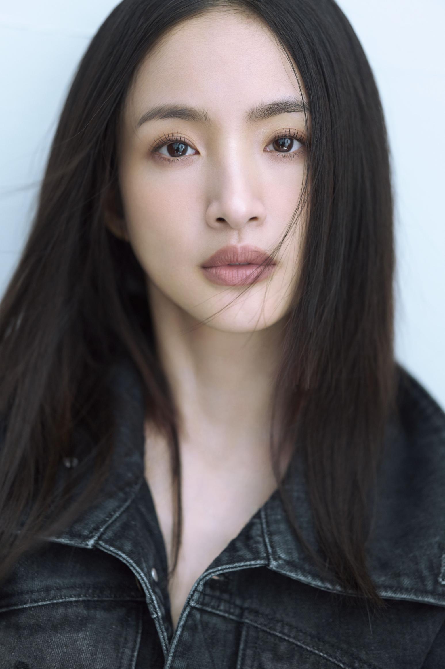 跳出舒适圈！林依晨重回剧场经典，新生代“小水原希子”气场全开