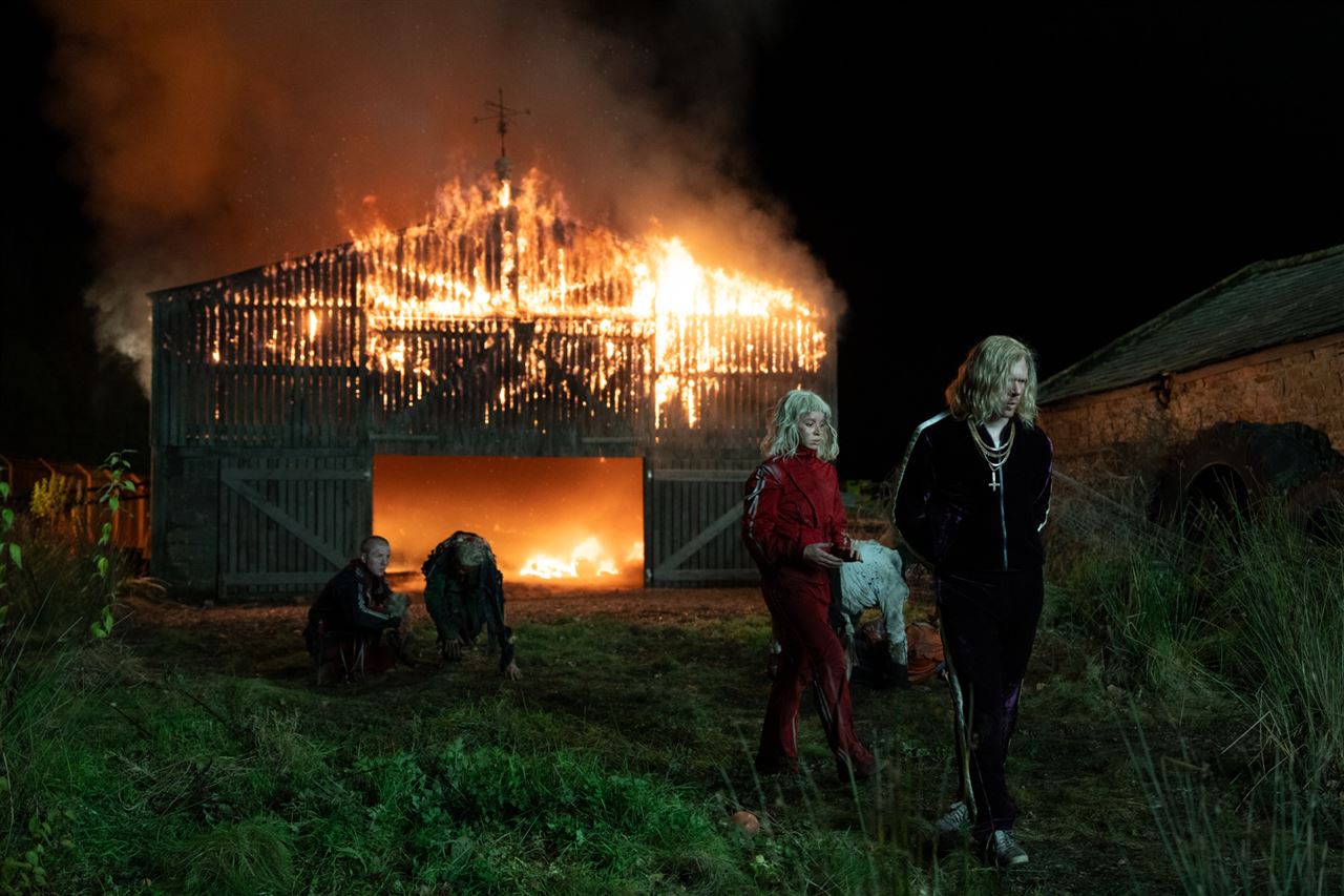 撒旦之子与救世医生：在《惊变 28 年：人骨圣殿》的废土中，谁是怪物，谁在救赎？