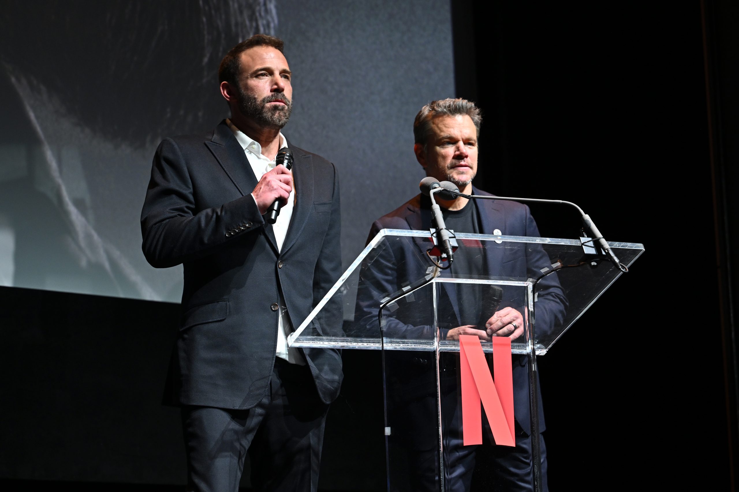 上线即登顶！本·阿弗莱克与马特·达蒙的《全信没收》凭什么预定 2026 年爆款？