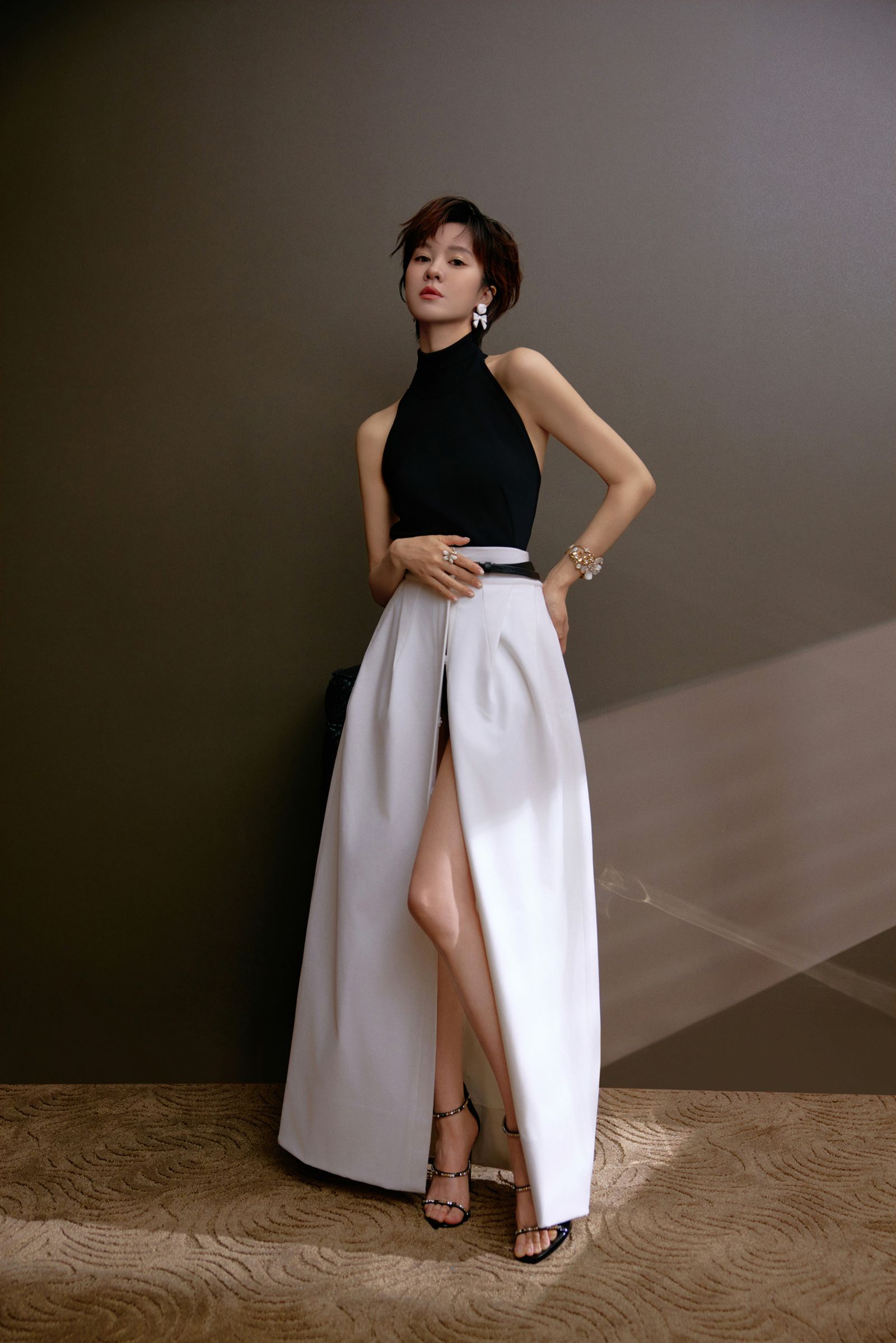 桂纶镁街头崩溃怒吼“老公”：去哪都是地狱！影后与西岛秀俊纽约飙戏火花四溅